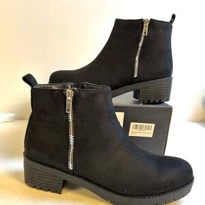 READYSALTED Women's Black Chelsea Booties Low Heel Ankle Boots / Size 8